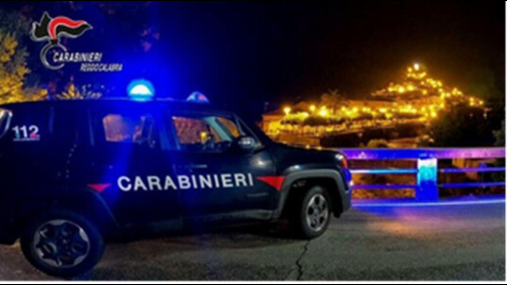 63d788e72e1be-carabinieri-caraffa-del-bianco.jpg