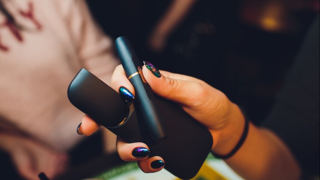 ReggioTV - Differenze tra sigaretta elettronica con filtro e IQOS: non si  tratta della stessa cosa