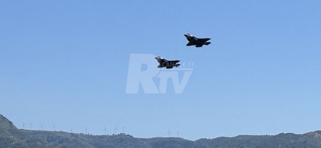 Forte boato sul cielo di Reggio Calabria: "touch and go" di due aerei caccia F35 all'Aeroporto dello Stretto