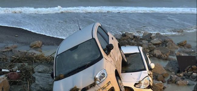 Maltempo, devastazione sullo Jonio: Melito di Porto Salvo in ginocchio, auto trascinate fino al mare e strade distrutte. L&rsquo;incubo si ripete dopo il ciclone Harry