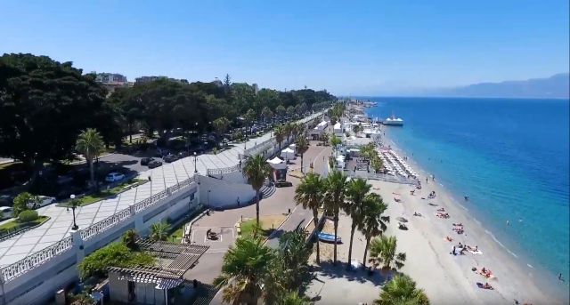 Ο Χάροντας χτυπά την Ιταλία.  Πορτοκαλί κουκκίδα για το Reggio Calabria